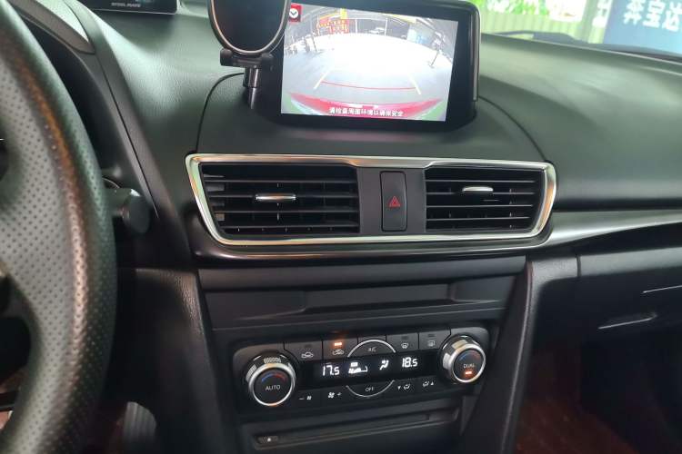 Used Mazda 3 Axela 2017 Sedan 2.0L Automatic Flagship Model China V Standard Audio And AC Panel