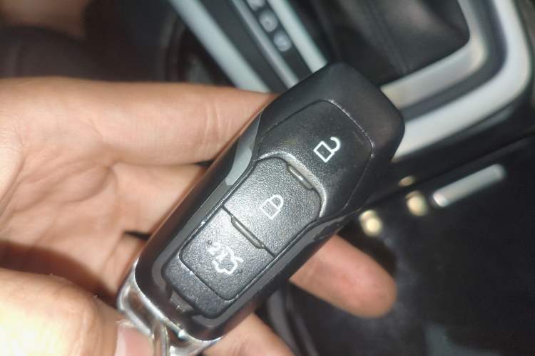 Used Ford Edge 2016 EcoBoost 245 Four-Wheel Drive Titanium Edition 7-Seater
