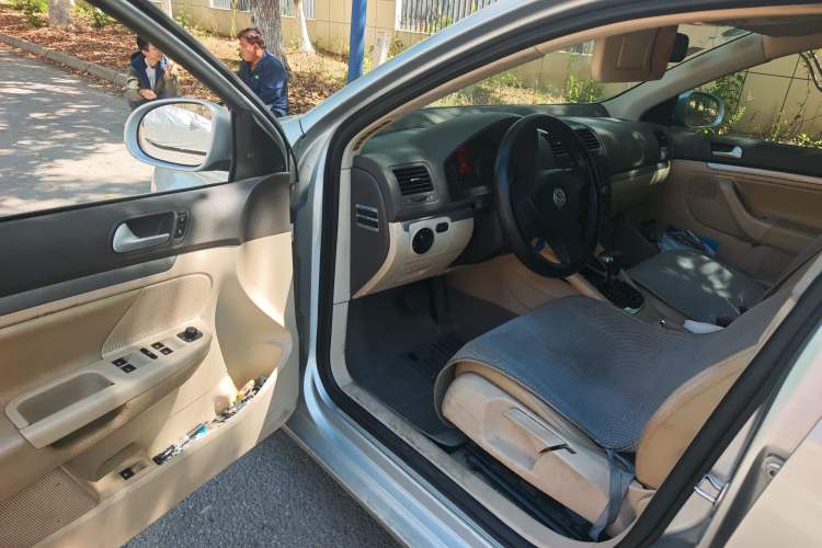 Used Volkswagen Sagitar 2010 1.4 TSI Automatic Luxury Model Driver Seat