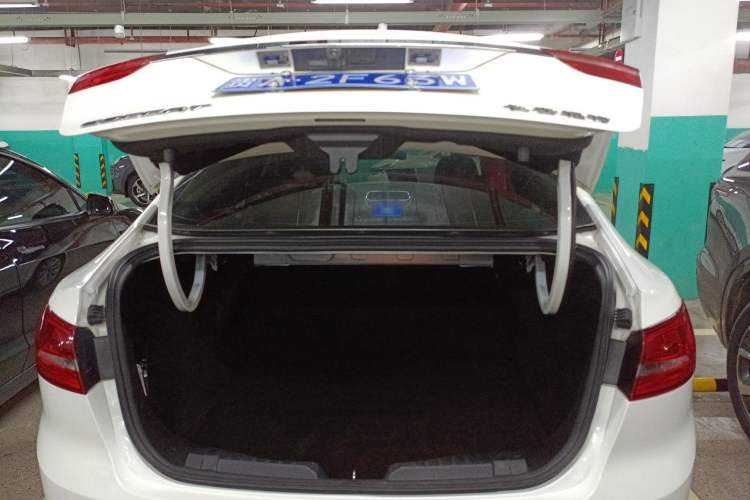 Used Ford Escort 2017 Happiness Edition 1.5L Automatic Fashion Version Trunk