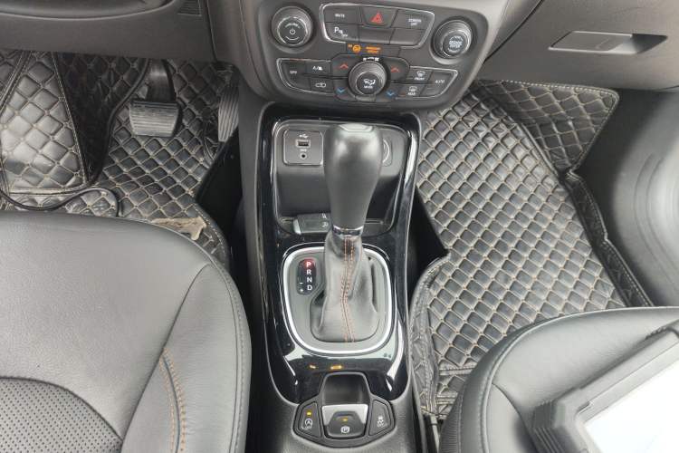 Used Jeep Compass 2017 200T Automatic Prestige Edition Gear Lever