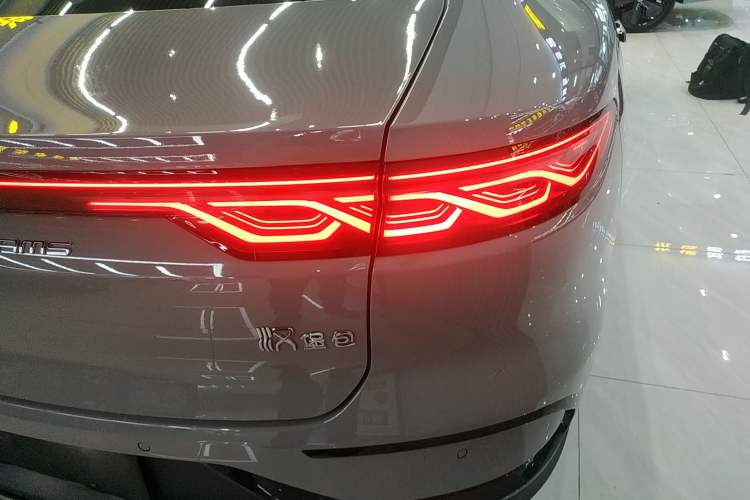 Used BYD Han 2024 EV Glory Edition 605KM Front-Wheel-Drive Premium Model