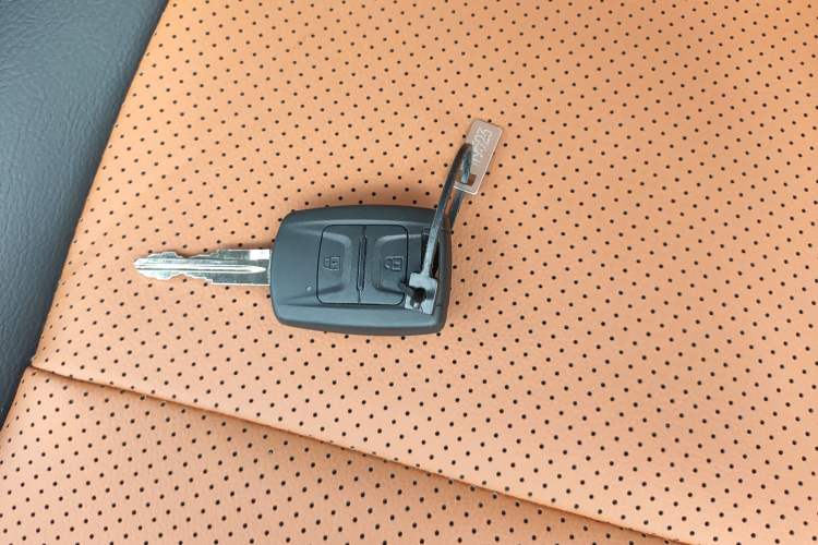 Used Wuling Hongguang New Energy 2024 All-Electric Model 300KM Standard Version Vehicle Key