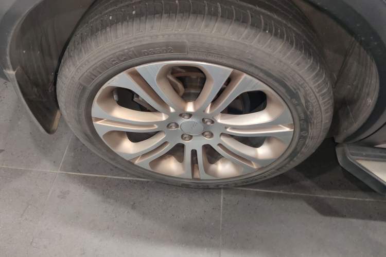 Used Lynk & Co 01 2017 2.0T Two-Wheel Drive Pro Edition Right Rear Wheel Hub