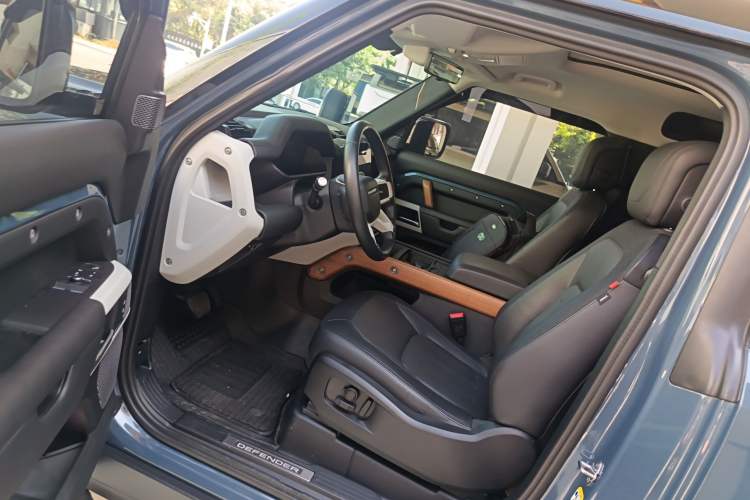 Used Land Rover Defender 2022 90 2.0T P300 X-DYNAMIC HSE Driver Seat