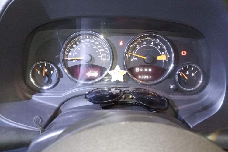 Used Jeep Compass 2013 2.0L two-wheel drive luxury version Instrument Cluster