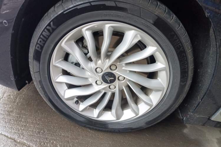 Used VOYAH Dream 2024 PHEV Extended-Range Premium Edition Exterior 4