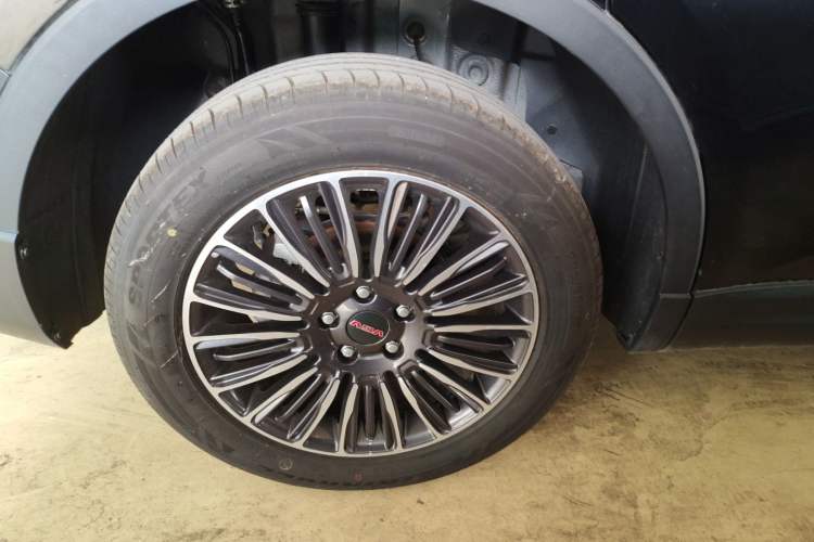 Used Sinotruk VGV U70 2021 1.5T Automatic Youyue Edition 7-Seater Right Rear Wheel Hub