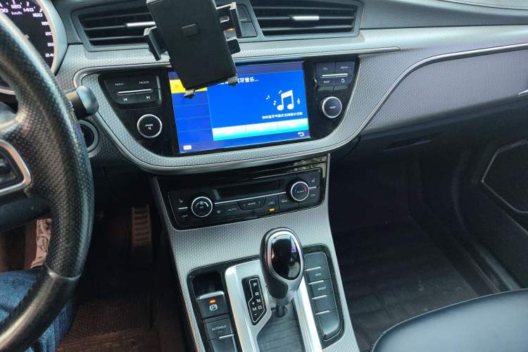 Used Geely Auto Emgrand GS 2017 Sport Edition 1.3T Automatic Smart Connectivity Model Audio And AC Panel