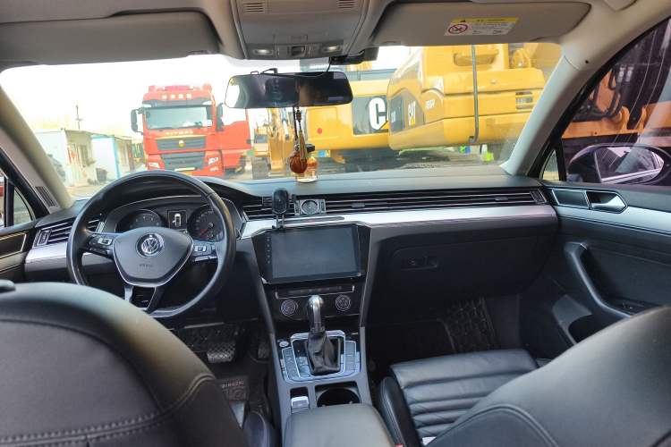 Used Volkswagen Magotan 2018 330TSI DSG Advanced Model Headliner