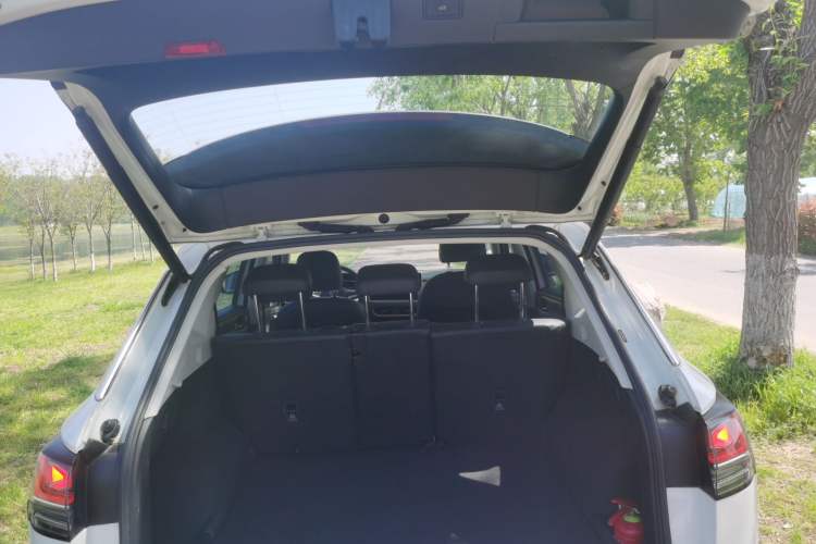 Used Volkswagen Tayron 2023 330TSI Two-Wheel-Drive Luxury Plus Advanced Version Trunk