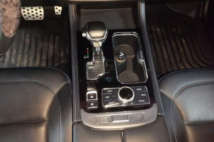 Used BAIC Off-Road BJ40 2019 PLUS 2.3T Automatic Four-Wheel Drive Premium Edition China VI Gear Lever