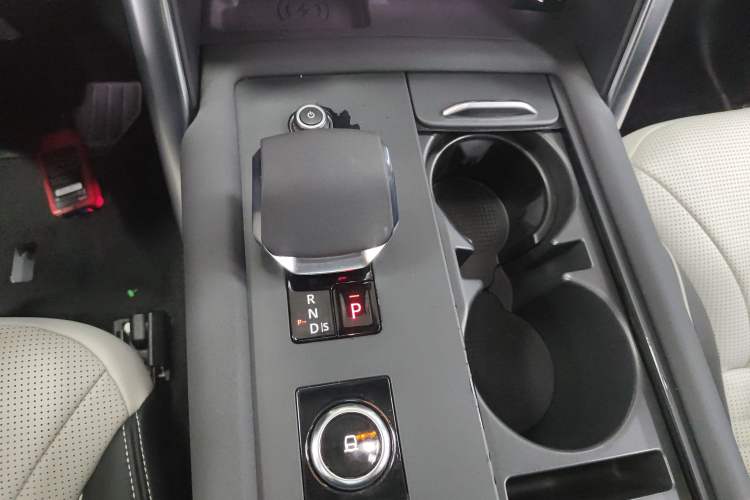 Used Land Rover Discovery 2021 360 PS R-Dynamic HSE Gear Lever