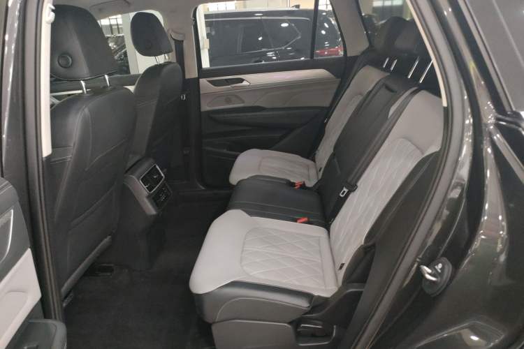 Used Volkswagen Tavendor 2023 380TSI Four-Wheel Drive R-Line Cruise Edition Left Rear Seat