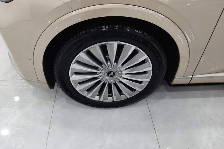 Used ONVO Luxeed L90 2025 Model—Max Six-Seater Version
