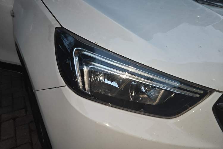 Used Buick Encore 2016 18T Automatic Two-Wheel Drive Urban Elite Model Right Front Headlight