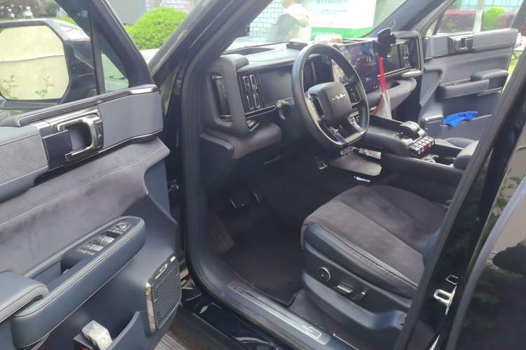 Used Formula Leopard 5 2023 Cloud Ride Flagship Edition
