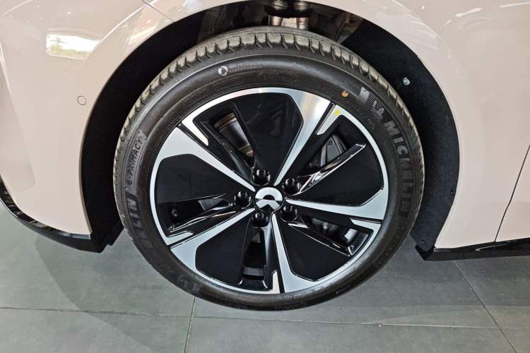 Used Nio ET5T 2025 75 kWh Touring Left Front Wheel Hub