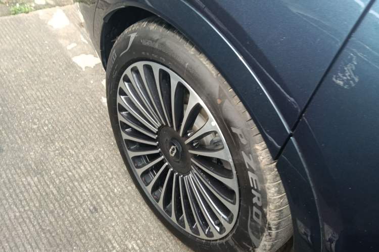 Used Hima AITO M9 2025 Extended-Range Ultra Version 52 kWh 6-Seater Right Rear Wheel Hub