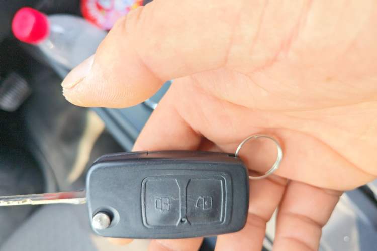 Used CHANGAN KAICHENG Ruixing EM80 2025 Passenger Version Comfort Model 7 Seats 300 km Side-Hinged Doors Vehicle Key