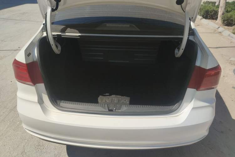 Used Volkswagen Santana 2016 1.6L Manual Fashion Edition
