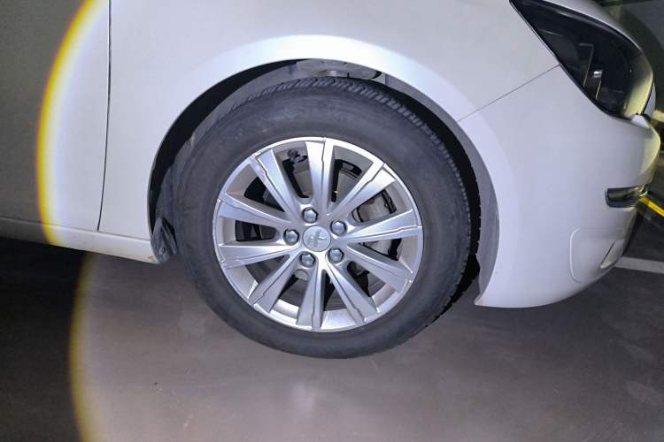 Used Peugeot 308S 2015 1.2T Automatic Jingchi Edition Right Front Wheel Hub