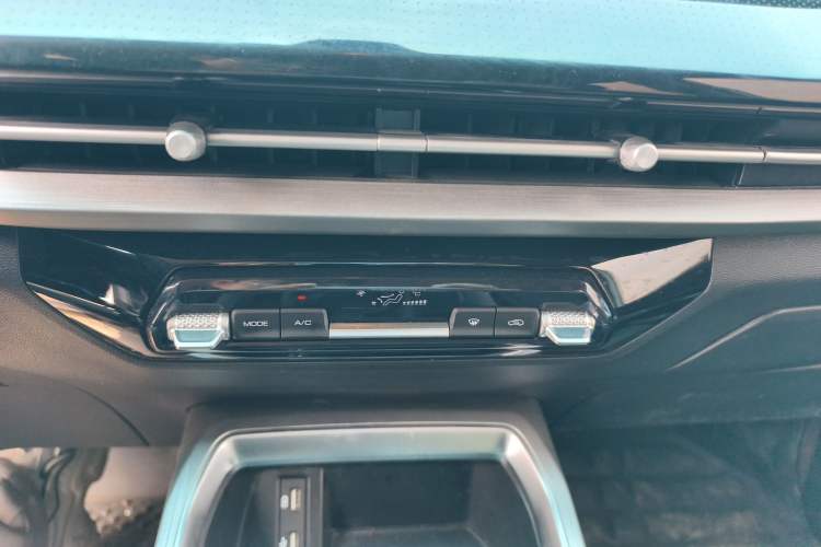 Used Wuling Jiachen 2022 1.5L Manual Enjoyment Elite Model
