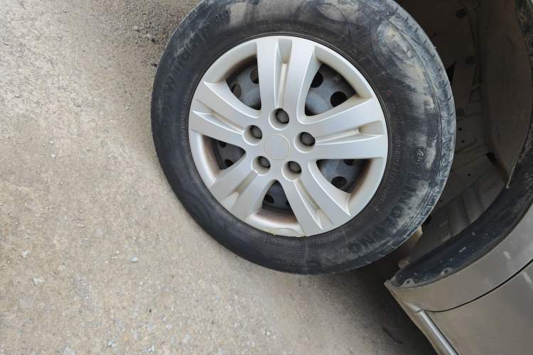 Used FORTHING Lingzhi 2022 M5 1.6L Practical 7-Seater Left Front Wheel Hub