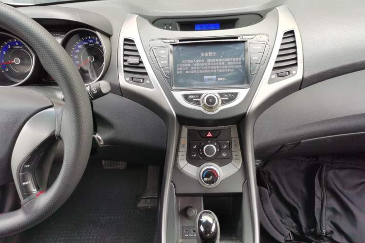 Used Hyundai Elantra (5th Generation / Langdong) 2015 1.6L Automatic Fashion Model