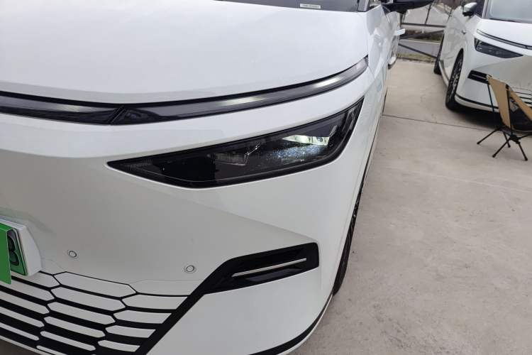 Used XPeng X9 2025 740 Ultra-Long Range Max