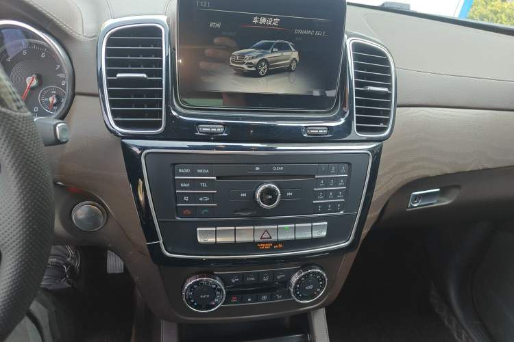 Used Mercedes-Benz GLE 2017 GLE 400 4MATIC Audio And AC Panel