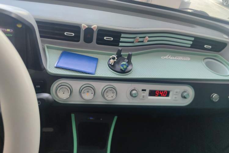 Used Wuling Hongguang MINIEV 2020 Enjoyment Model Lithium Iron Phosphate Audio And AC Panel