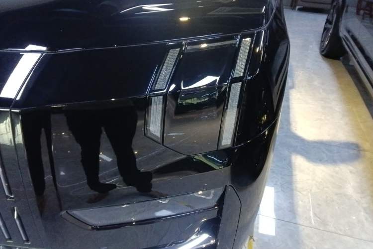 Used Zeekr 009 2024 7-Seater Walk-Through Version Four-Wheel Drive 108 kWh Left Front Headlight