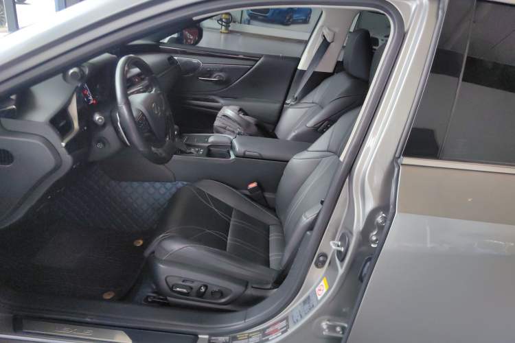 Used Lexus ES 2020 300h Executive Edition
