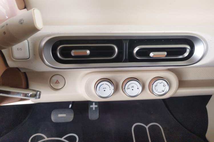 Used Wuling Hongguang MINIEV 2024 Third Generation 120 km Audio And AC Panel