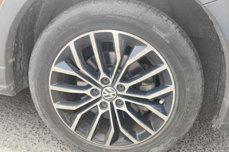 Used Volkswagen Cross Lavida 2014 1.6L Automatic Right Front Wheel Hub