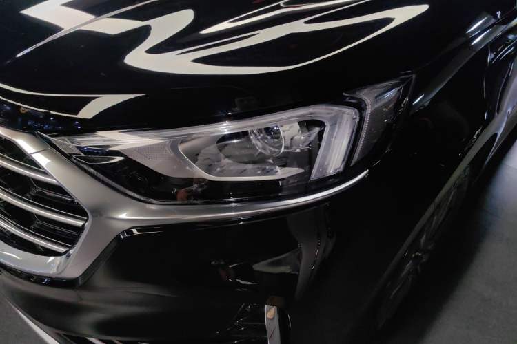 Used Ford Edge 2021 PLUS EcoBoost 245 Two-Wheel-Drive Platinum Edition 5 Seats
