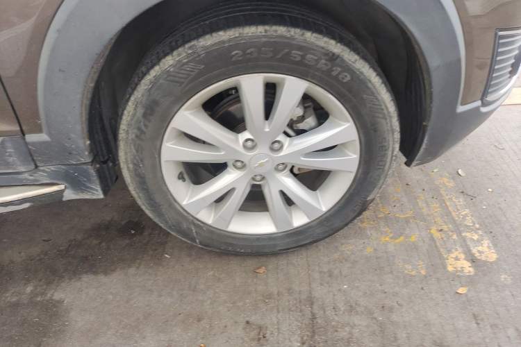 Used Chevrolet Captiva 2015 2.4L 4x4 Flagship Edition 7-Seater
