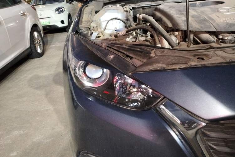 Used Mazda 3 Axela 2019 Cloud-Control Edition Hatchback 1.5L Automatic Comfort Model China VI Standard Right Front Headlight