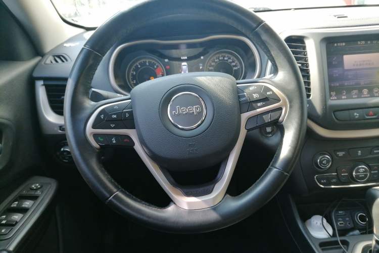 Used Jeep Cherokee 2017 2.0L Superior Edition Steering Wheel