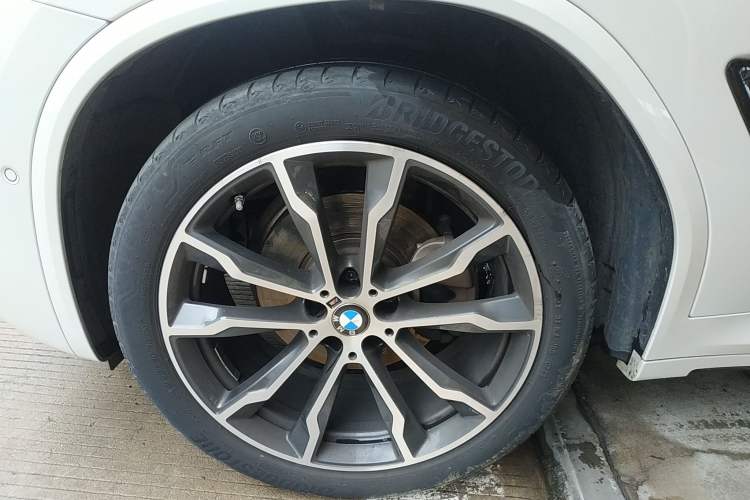 Used BMW X3 2023 xDrive30i Leading Model M Night Edition Package Left Front Wheel Hub