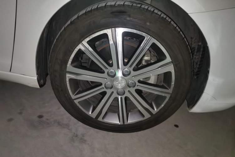 Used Peugeot 408 2014 1.6T Automatic Prestige Edition Right Front Wheel Hub