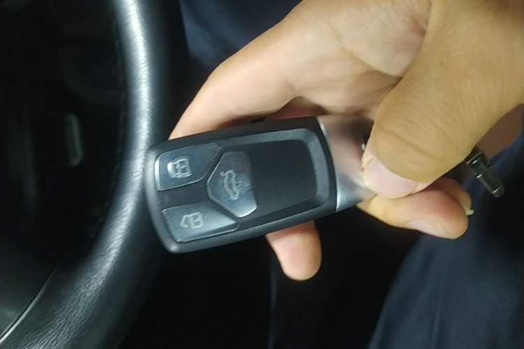 Used Haval H9 2016 2.0T Four-Wheel Drive Luxury Version 5 Seats
