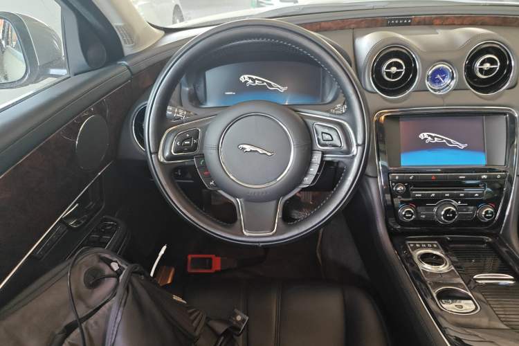 Used Jaguar XJ 2012 XJL 3.0 Panoramic Business Edition