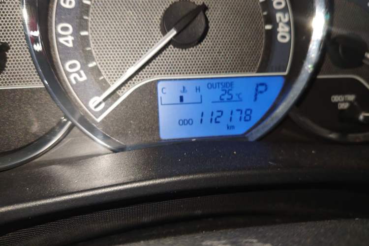 Used Toyota Corolla 2014 1.6L CVT GL Odometer Close Up