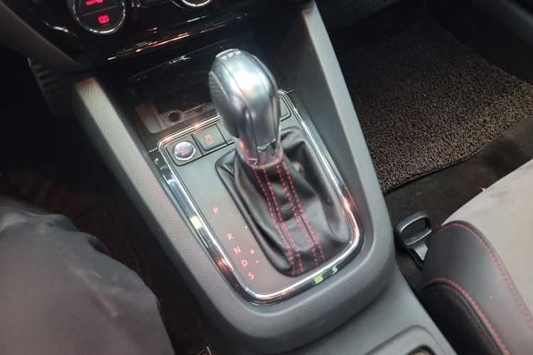 Used Volkswagen Sagitar 2016 2.0 TSI GLI Gear Lever