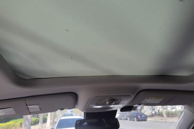 Used Roewe RX8 2018 30T Smart Connectivity Two-Wheel Drive Supreme Edition
