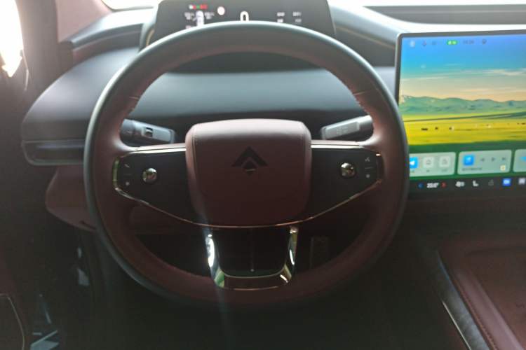 Used Hyptec HL 2025 700 Ultra Six-Seater All-Wheel-Drive LiDAR Version Steering Wheel