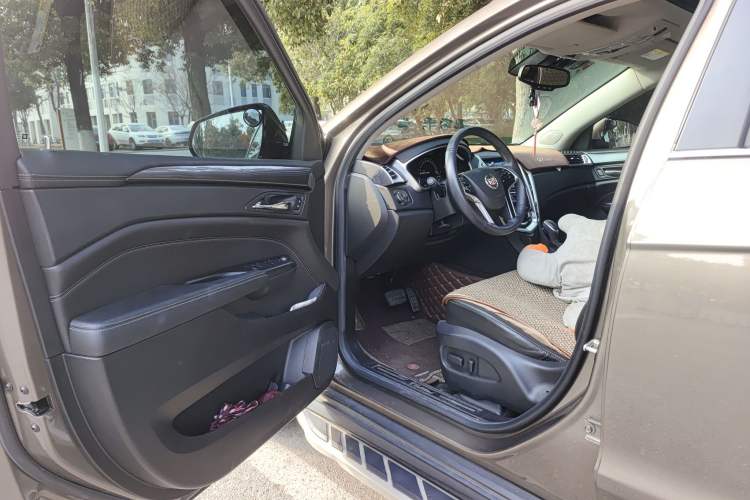 Used Cadillac SRX 2015 3.0L Comfort Version
