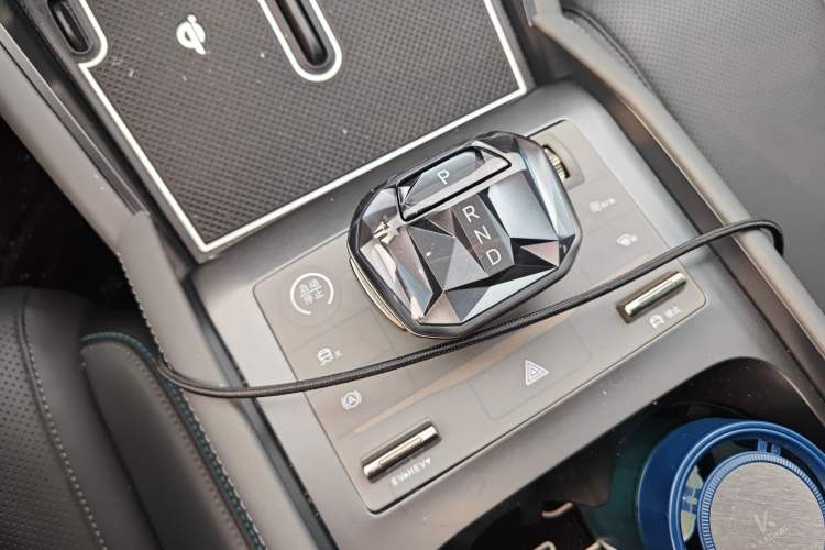 Used BYD Qin L 2024 DM-i 120KM Leading Model Gear Lever